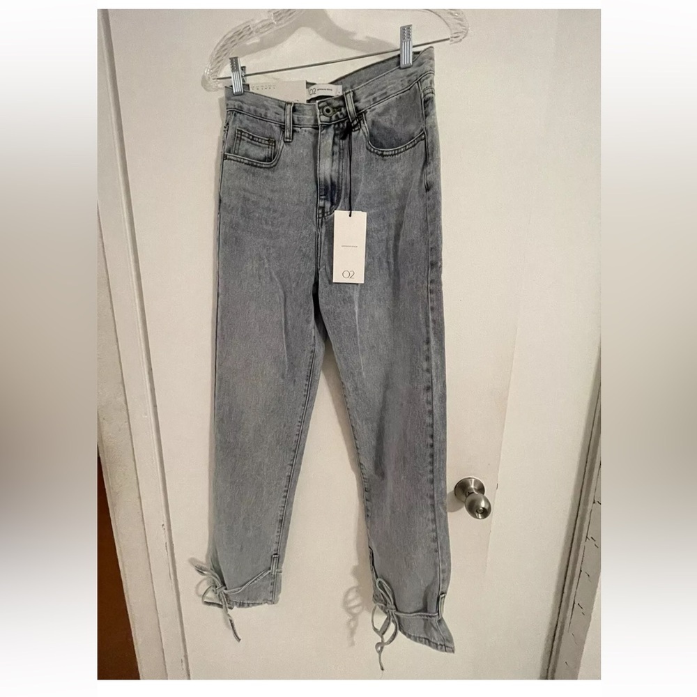 Q2 Premium denim. Straight Cut Jean. High Rise